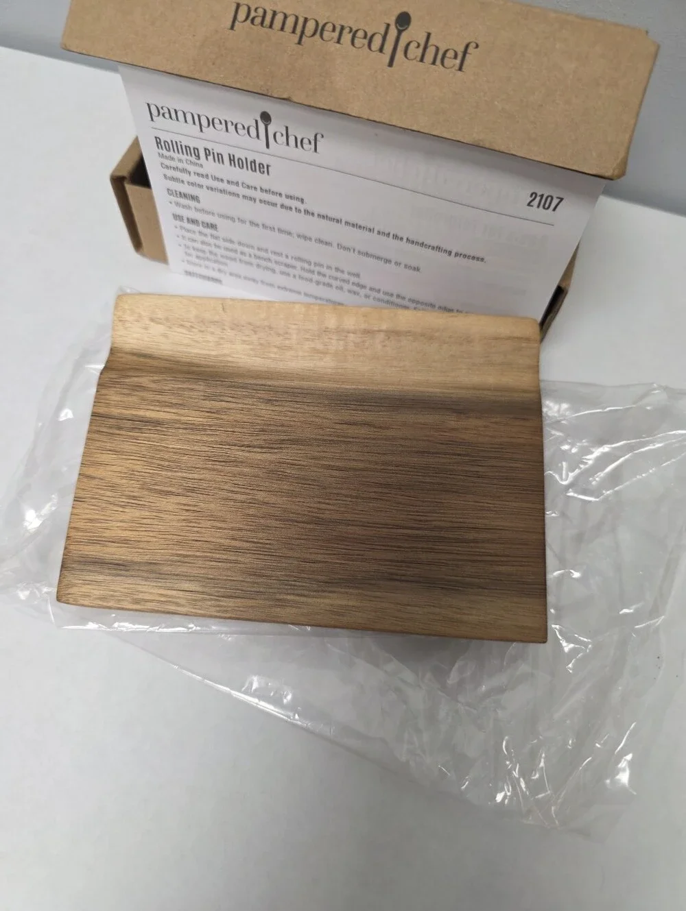 PAMPERED CHEF Wooden Rolling Pin Holder for Marble Rolling Pin New In Box #2107